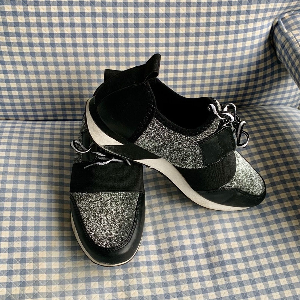 COPY - Casual ladies shoes black and  metallic si…